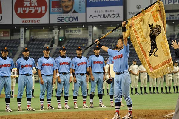 黒獅子旗を高々と掲げる宮澤健太郎主将