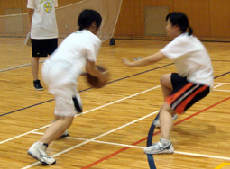 写真：クローズアウトの練習中