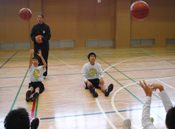 写真：指の先をまっすぐ意識して