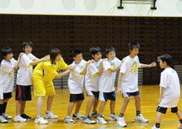 写真：みんなで鬼ごっこ