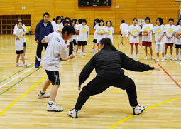 写真：大山コーチと1 on 1