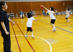 写真：パスカットを狙って