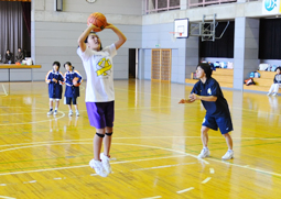 写真：ジャンプシュート！