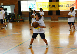 写真：ボールもったらしっかり構えましょう