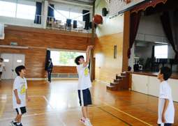 写真：上に飛んでみよう