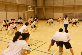 2人組で押し合い